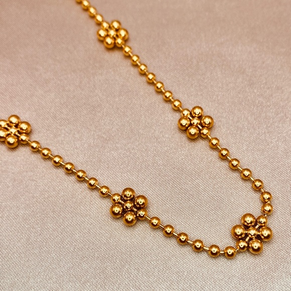 Luzy Jewelry Jewelry - Gorgeous Beaded Flowers Design Dainty Beaded Necklace in Gold
